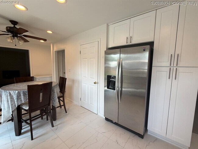 Building Photo - 4803 Thorntree Dr