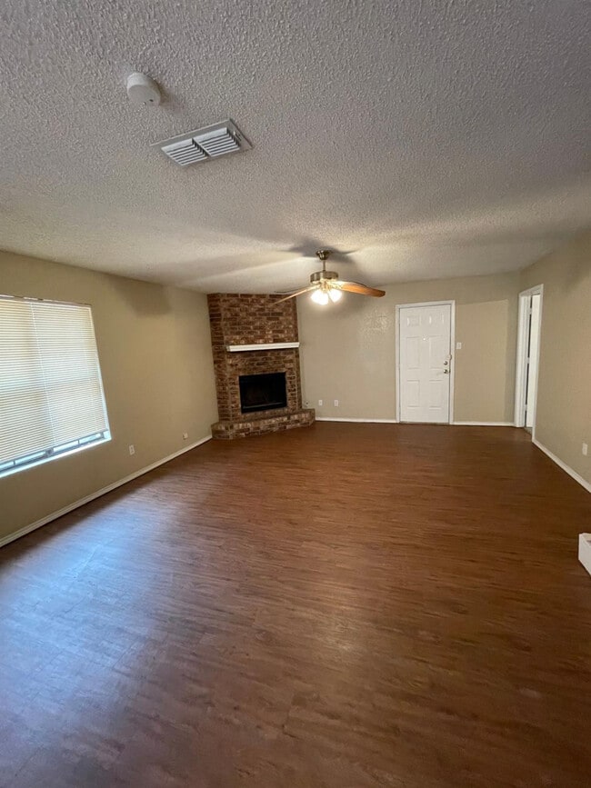 Building Photo - 203 Fulton Ave