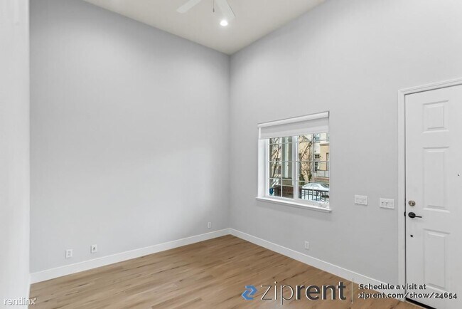 Building Photo - 3 br, 2.5 bath Townhome - 1052 Green Stree...