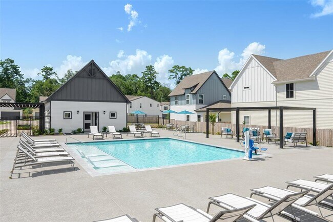 Building Photo - 9835 Willow Creek Commerce Dr