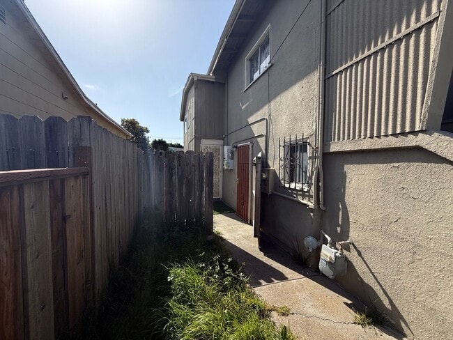 Building Photo - 2-Bedroom Apartment in Central Richmond
