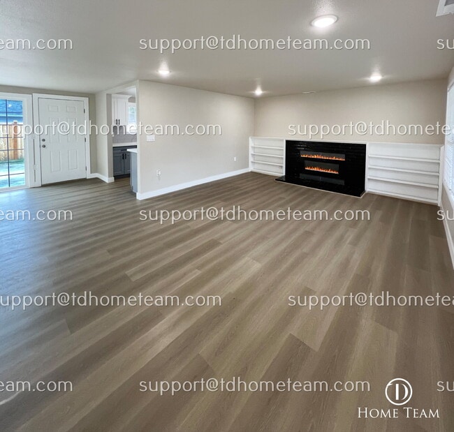 Building Photo - "Charming 4-Bed Haven in Tacoma with Spaci...