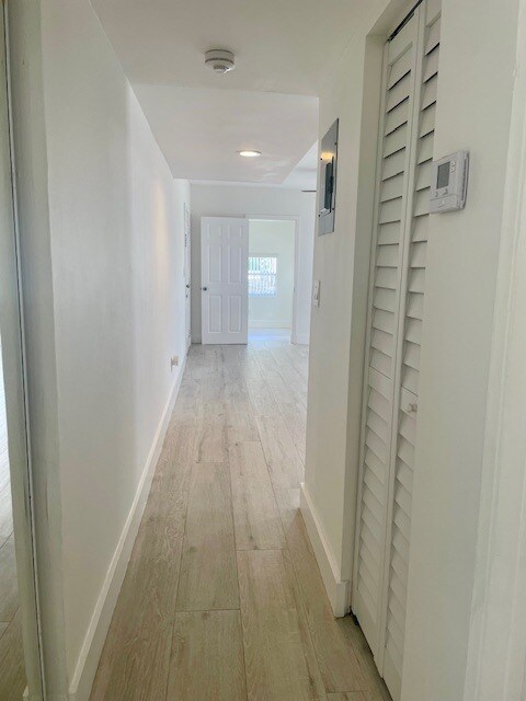 Building Photo - 221 SW 9th Ave