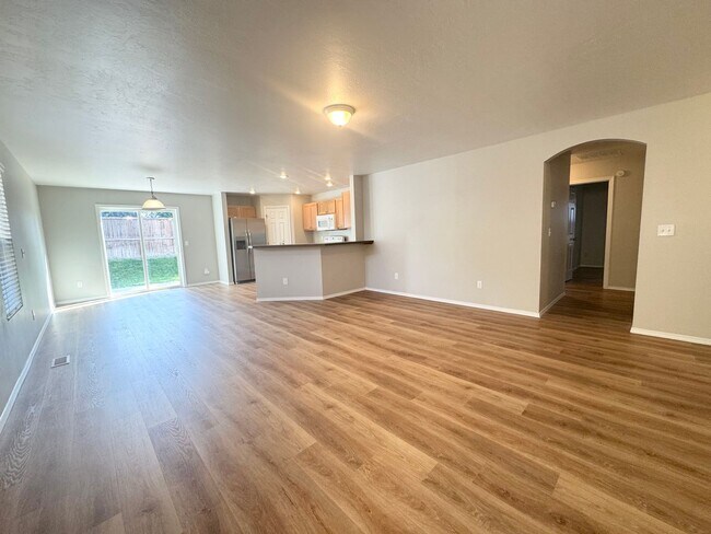 Building Photo - Beautiful Single Level- 3 Bed 2 Bath - Pet...