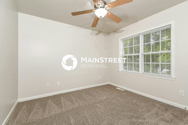 Building Photo - 3 Bedroom Pet-Friendly Home in GREENSBORO,...