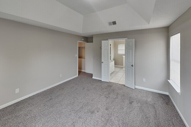 Building Photo - 5657 Wolf Pack Dr