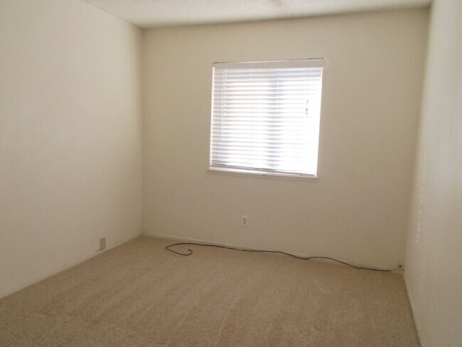 Building Photo - Charming 3-Bedroom, 2-Bath Single-Story Ho...