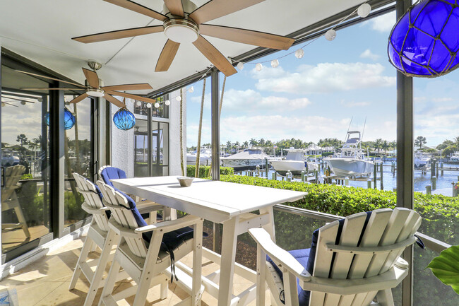 Building Photo - 515 Bay Colony Dr N
