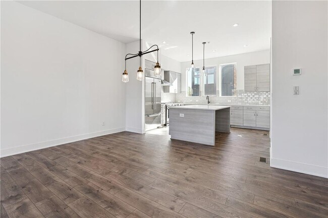 Building Photo - 1207 Chelsea Cir NW