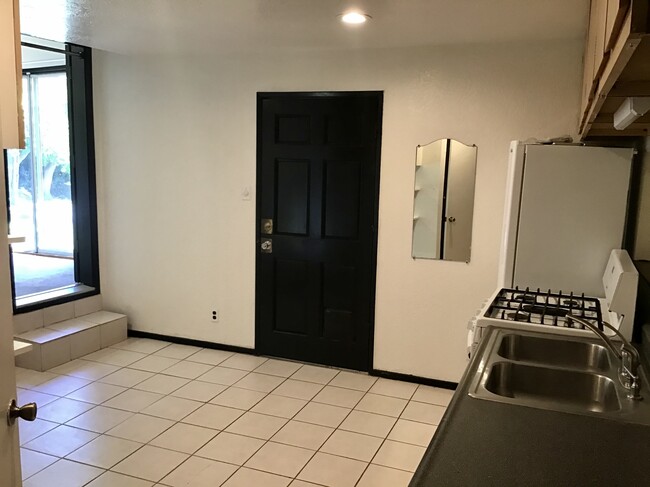 kitchen/dining area - 1236 Laguna Dr