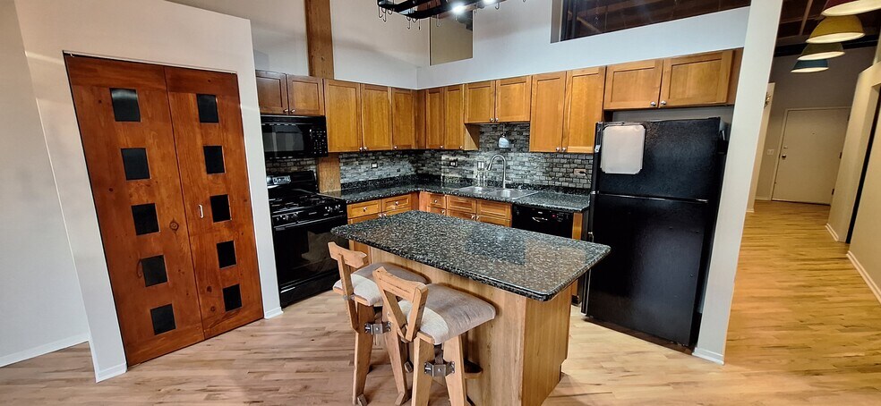 Kitchen - 226 N Clinton St