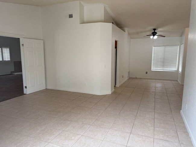 Building Photo - Hesperia Home, 3 Bedroom's, 2 Bathrooms, New paint, New Carpet,