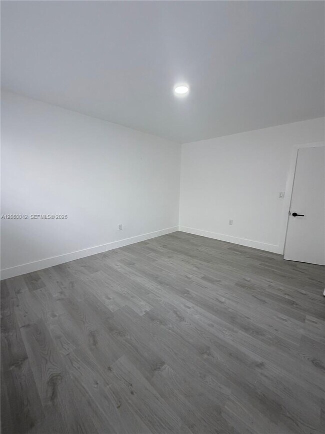 Building Photo - 316 Surfside Blvd