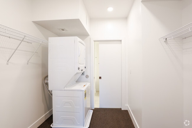 1BR, 1BA - C - Contemporary and Luxury Urban Living