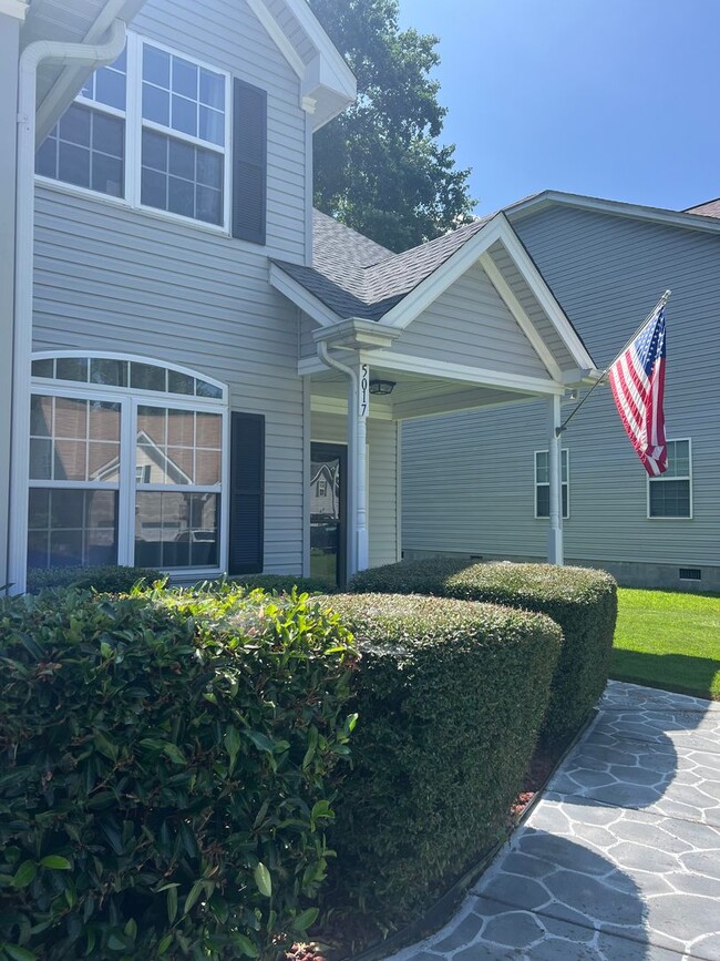 Building Photo - 4BD/2.5BA Gorgeous Home with Fence Backyar...