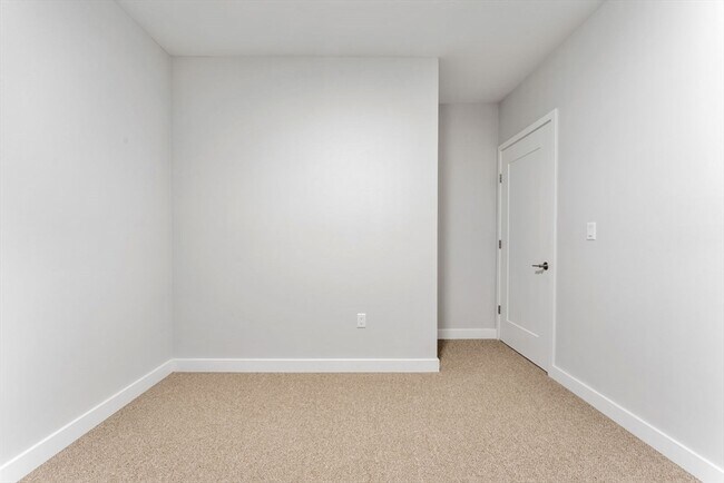 Building Photo - 999 Hancock St