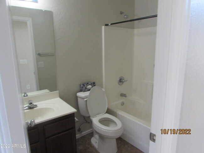 Building Photo - 450 E Maddison St