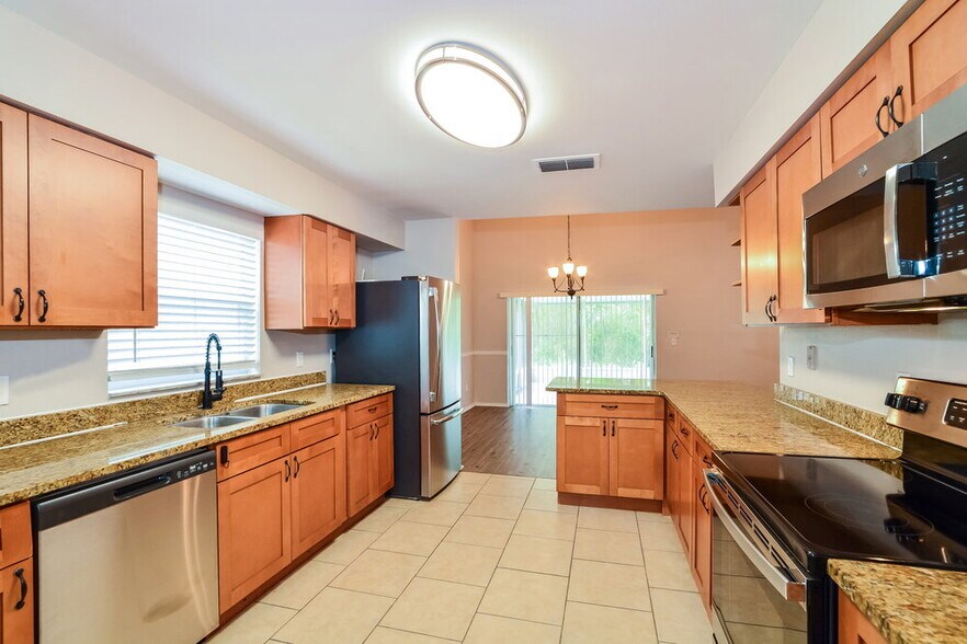 Building Photo - 11184 Cypress Leaf Dr