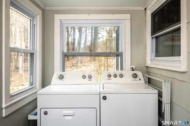 Building Photo - 474 US-7