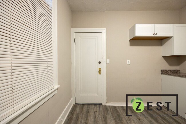 Building Photo - 3209-3211 Pasadena St