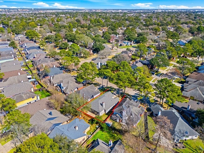 Building Photo - 15974 Oak Mountain Dr