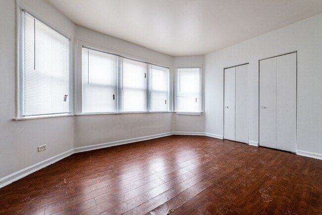 Building Photo - 8200 S Clyde Ave