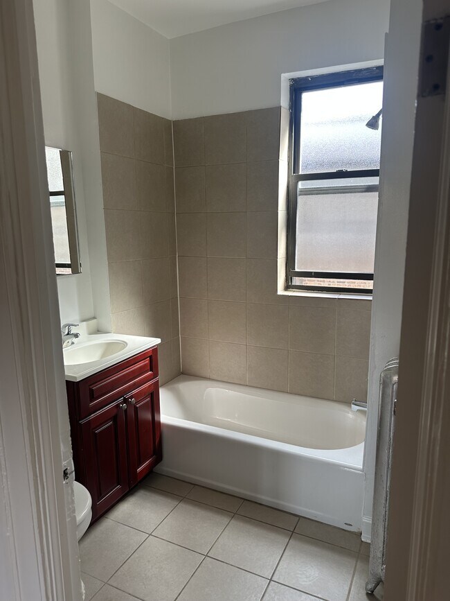 Building Photo - 6853 S Crandon Ave