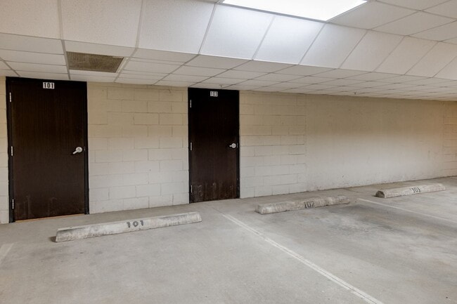 Building Photo - 2905 Parthenon Ave