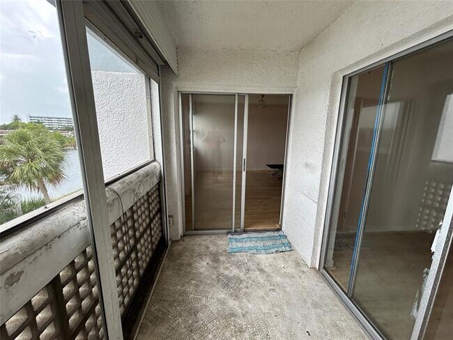 Building Photo - 3301 Spanish Moss Terrace
