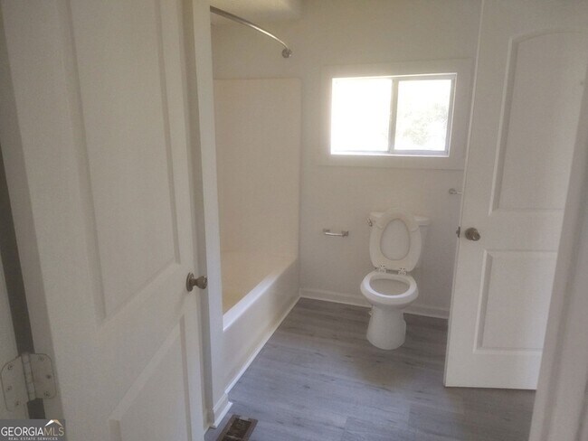 Building Photo - 929 Bond Bridge Rd