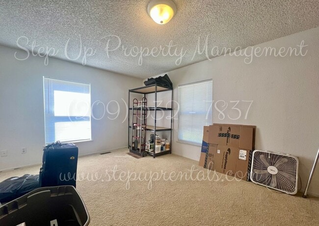 Building Photo - Charming 3 Bedroom Willow Springs Retreat Near Lake, Park & Clubhouse with Solar!