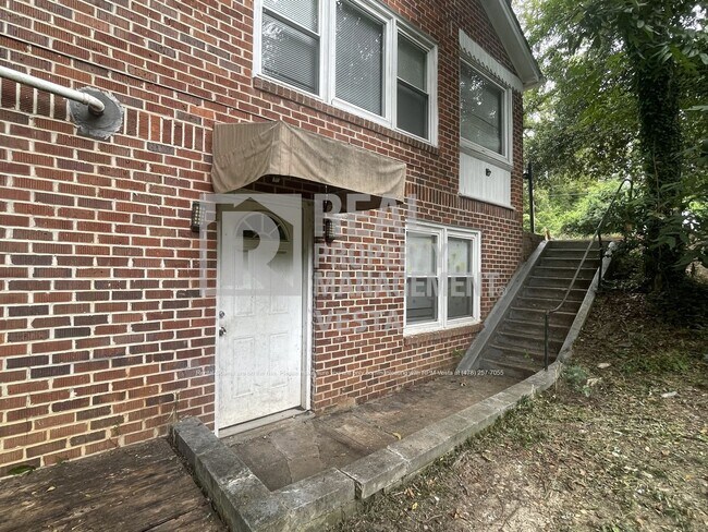 Building Photo - 444 Corbin Ave