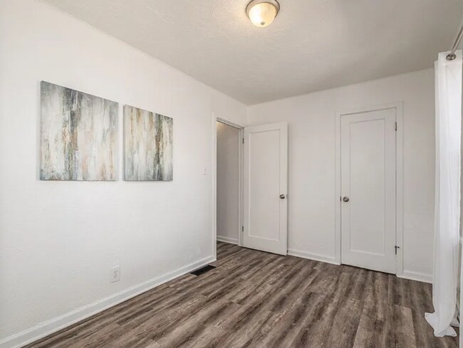 Building Photo - Beautiful, Spacious 3B/2.5Bath Single Family Home