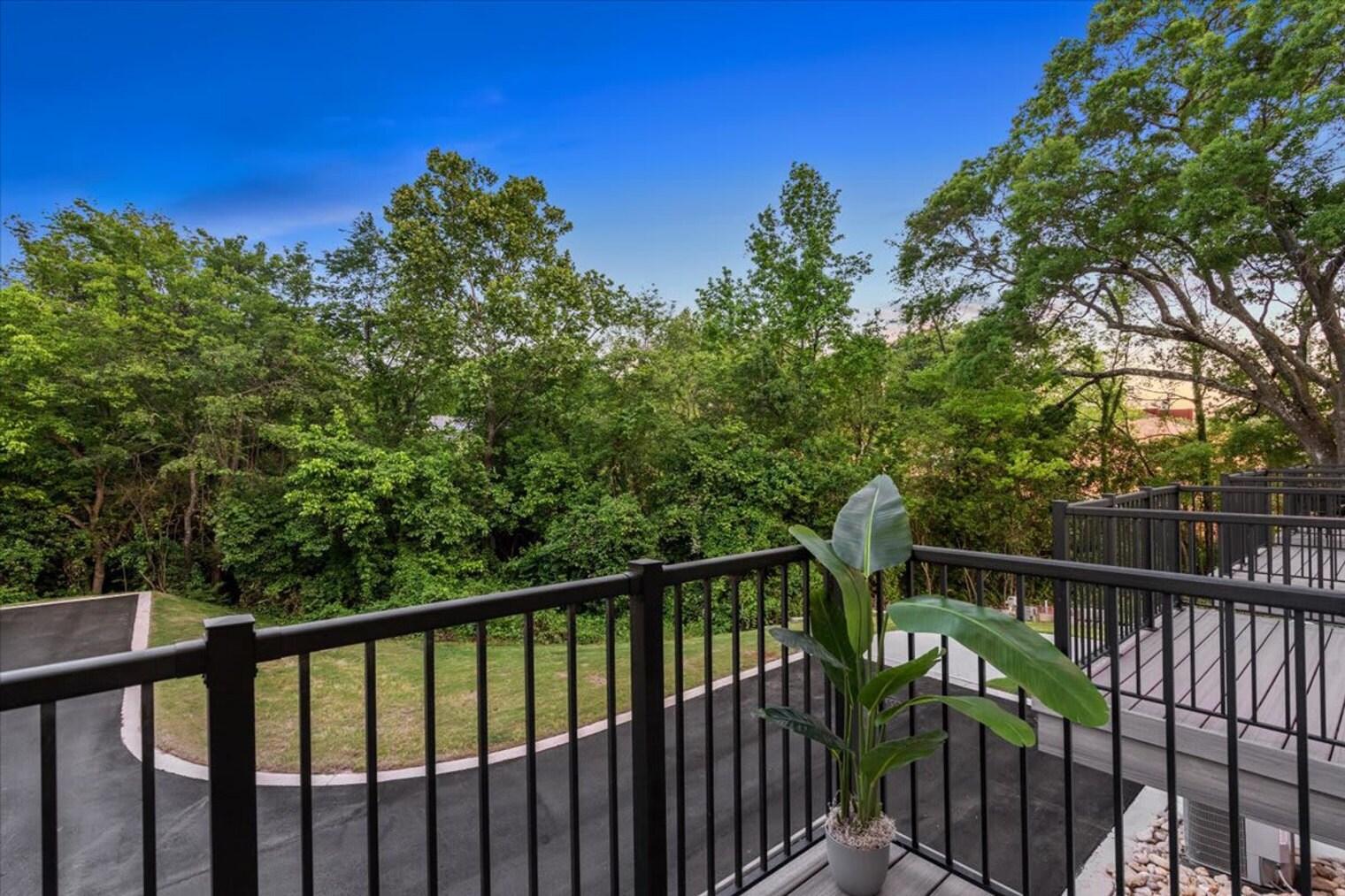 Building Photo - 2005 Clarksdale Dr