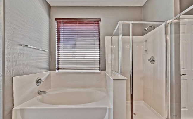 Building Photo - 14284 W Woodbridge Ave