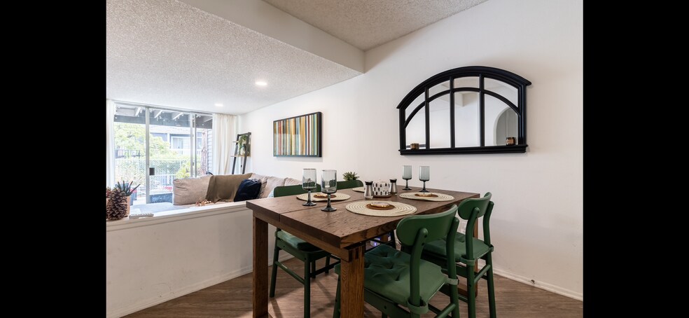 Building Photo - 25335 Pine Creek Ln