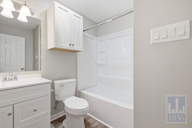 Building Photo - 13305 Waverly Ct