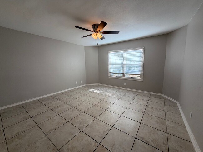 Building Photo - OPEN 3 BR W/ MASTER DOWN*STAINLESS STEEL APPLIANCES*FIREPLACE IN LIVING*TILED SHOWER*WALK-IN CLOS...