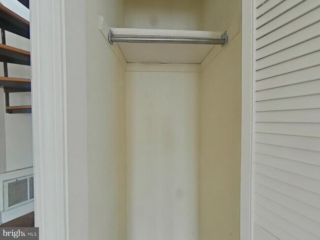 Building Photo - 606 S 16th St