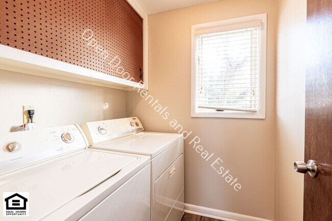 Building Photo - $300 off first months rent. Beautiful HOME! Schedule a showing today!