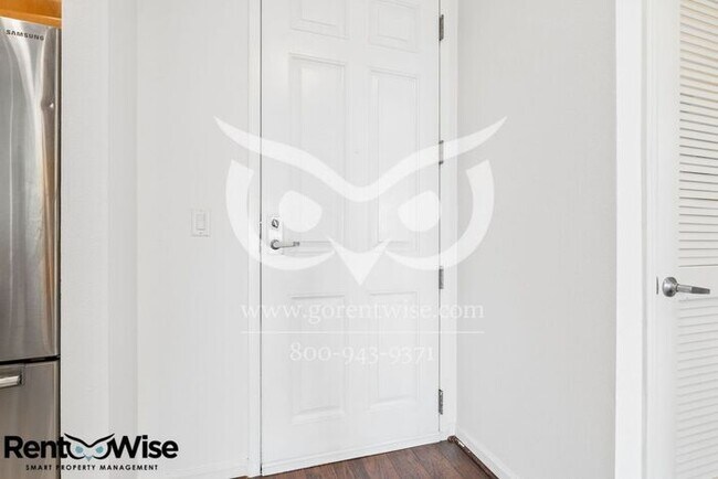 Building Photo - 401 Crescent Ct