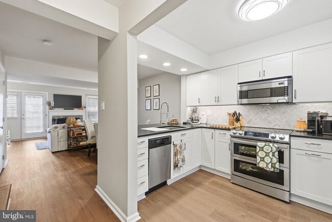 Building Photo - 2568 S Arlington Mill Dr