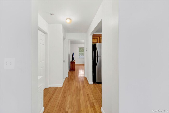 Building Photo - 752 Pelham Rd