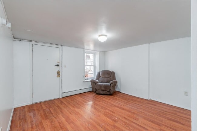 Building Photo - 392 Union St