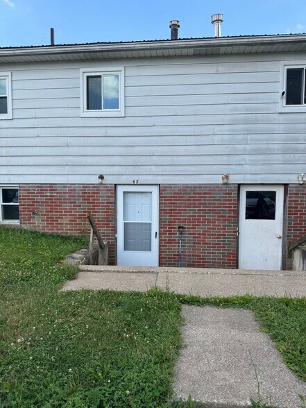 Building Photo - 65 Home St