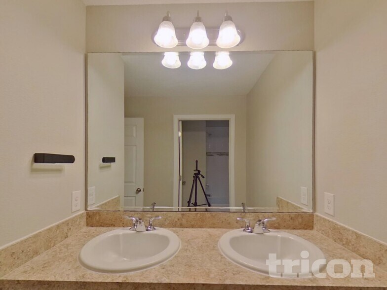 Building Photo - 9716 Kinmore Dr