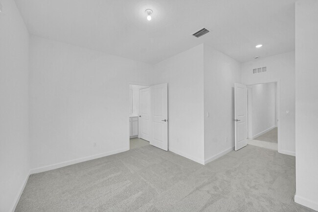 Building Photo - 520 Rivergrass St