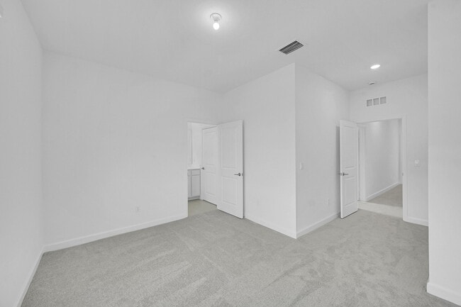 Building Photo - 520 Rivergrass St