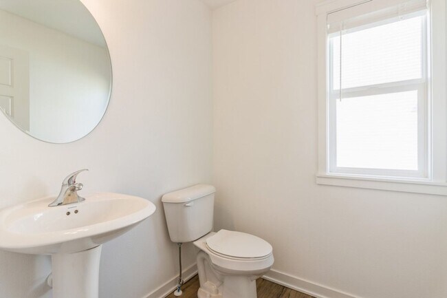 Building Photo - NEAR WAUKEE NORTHWEST!! 4 bedroom, 3 Bath Home In Waukee.