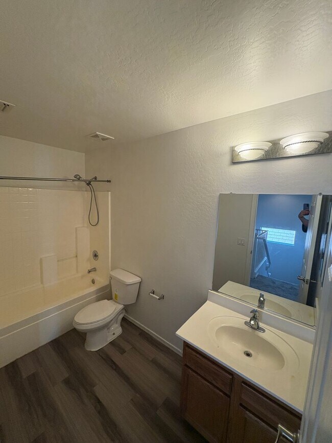 Building Photo - 5707 S 31st Dr